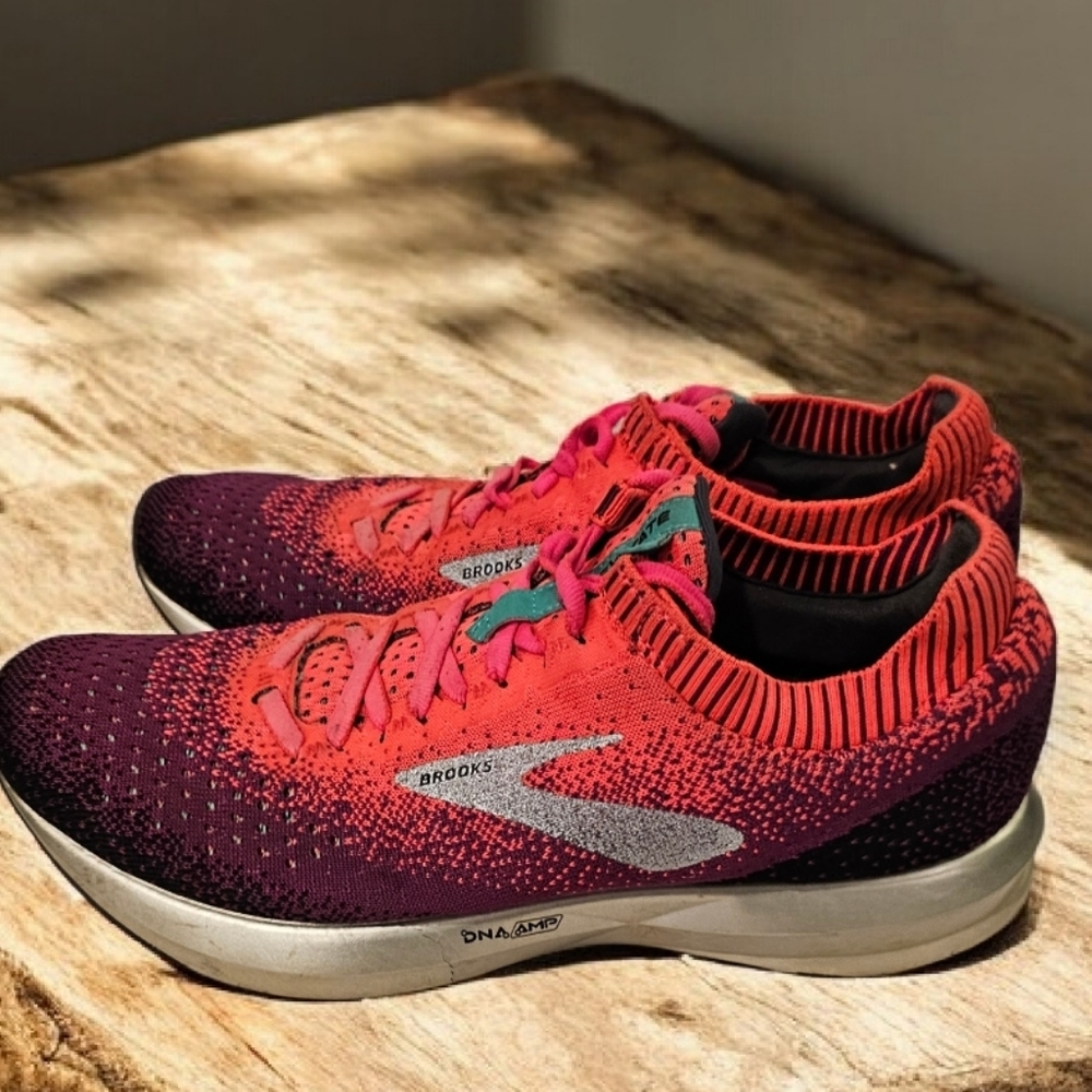 Brooks Women's Levitate 2 Vibrant Pink & Purple Athletic Shoes--Size 8.5